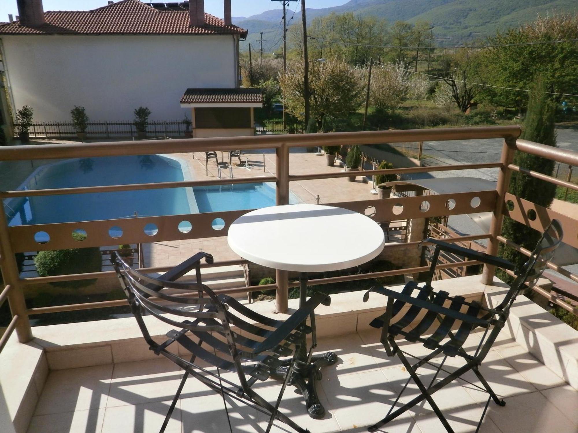 4 Epoxes Hotel Spa Loutraki  Bilik gambar